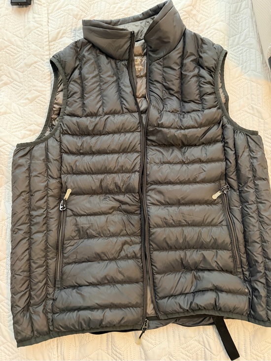 Tumi Other - Lightweight Quilted Puffer Vest in Charcoal Gray
